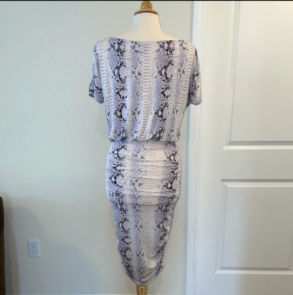 Baukjen Designer Dress - Picture 2 of 12